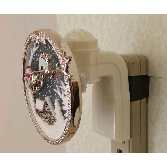 Bath & Body Works Santa Sleigh Reindeer Winter Wallflower Diffuser Nightlight - Picture 5 of 8